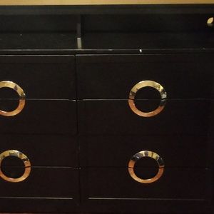 8 drawer dresser with pop up 60 in yv in bsck